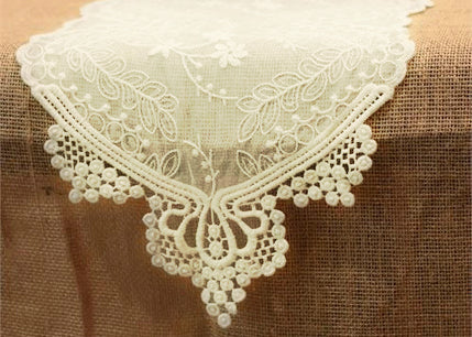 Ivory Lace Table Runner (1 Piece)
